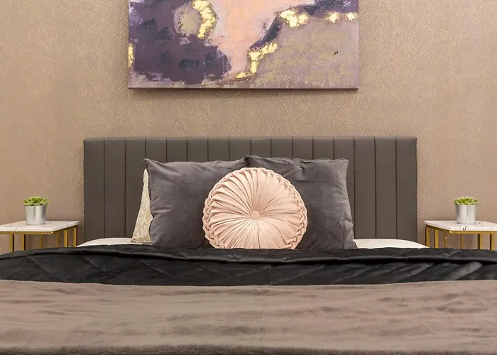 Quiet Center Apartment Near Heroes Square By Cavaland