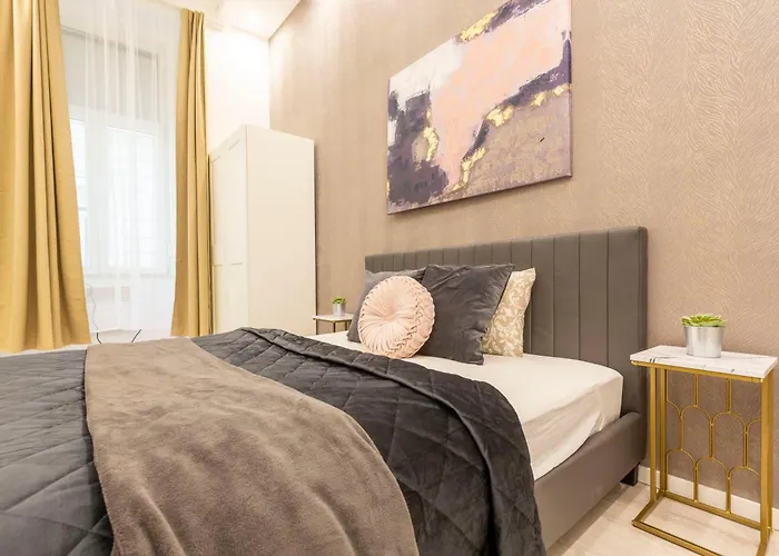 Quiet Center Apartment Near Heroes Square By Cavaland