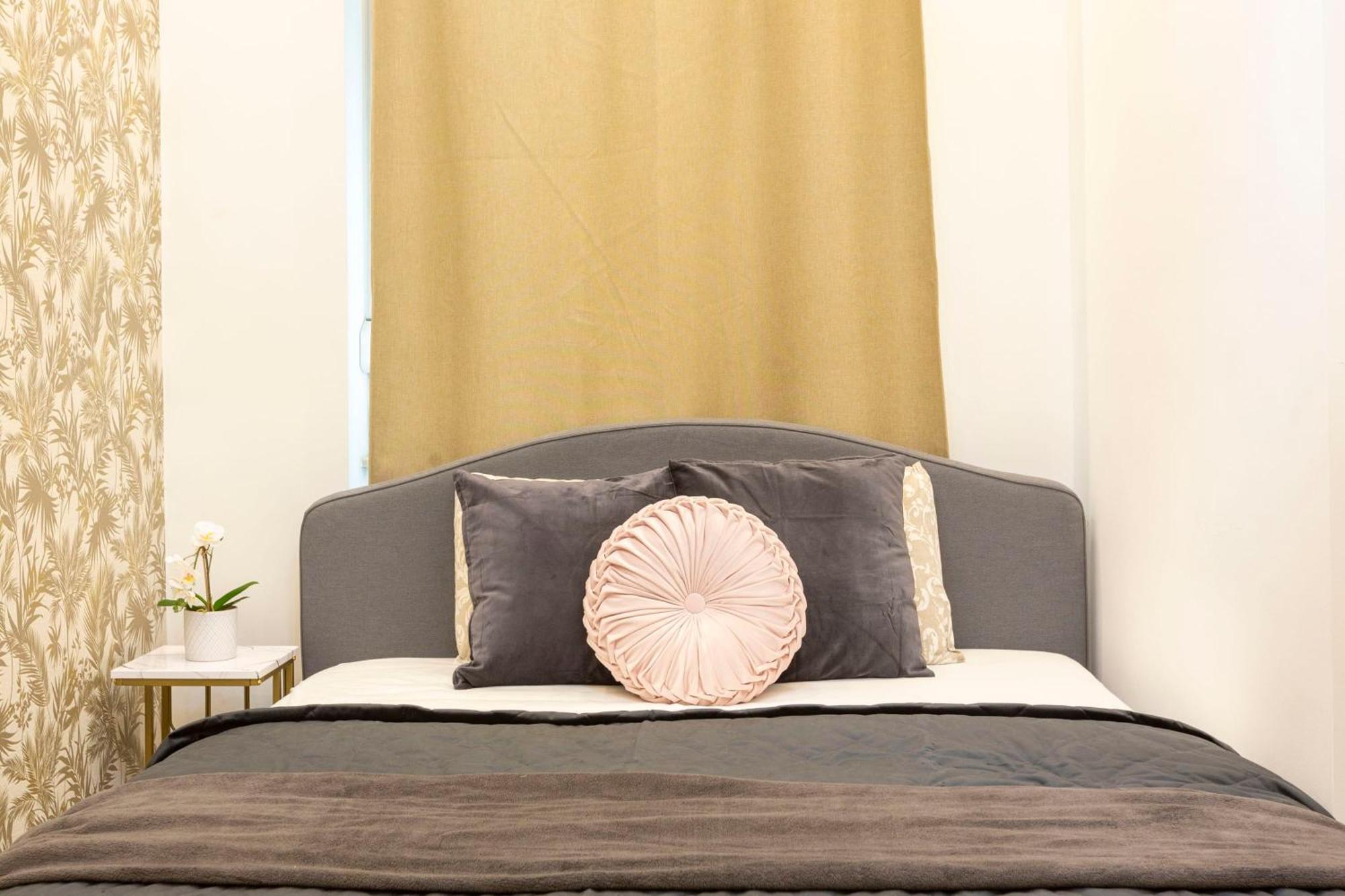 Apartment Quiet Center Near Heroes Square By Cavaland *