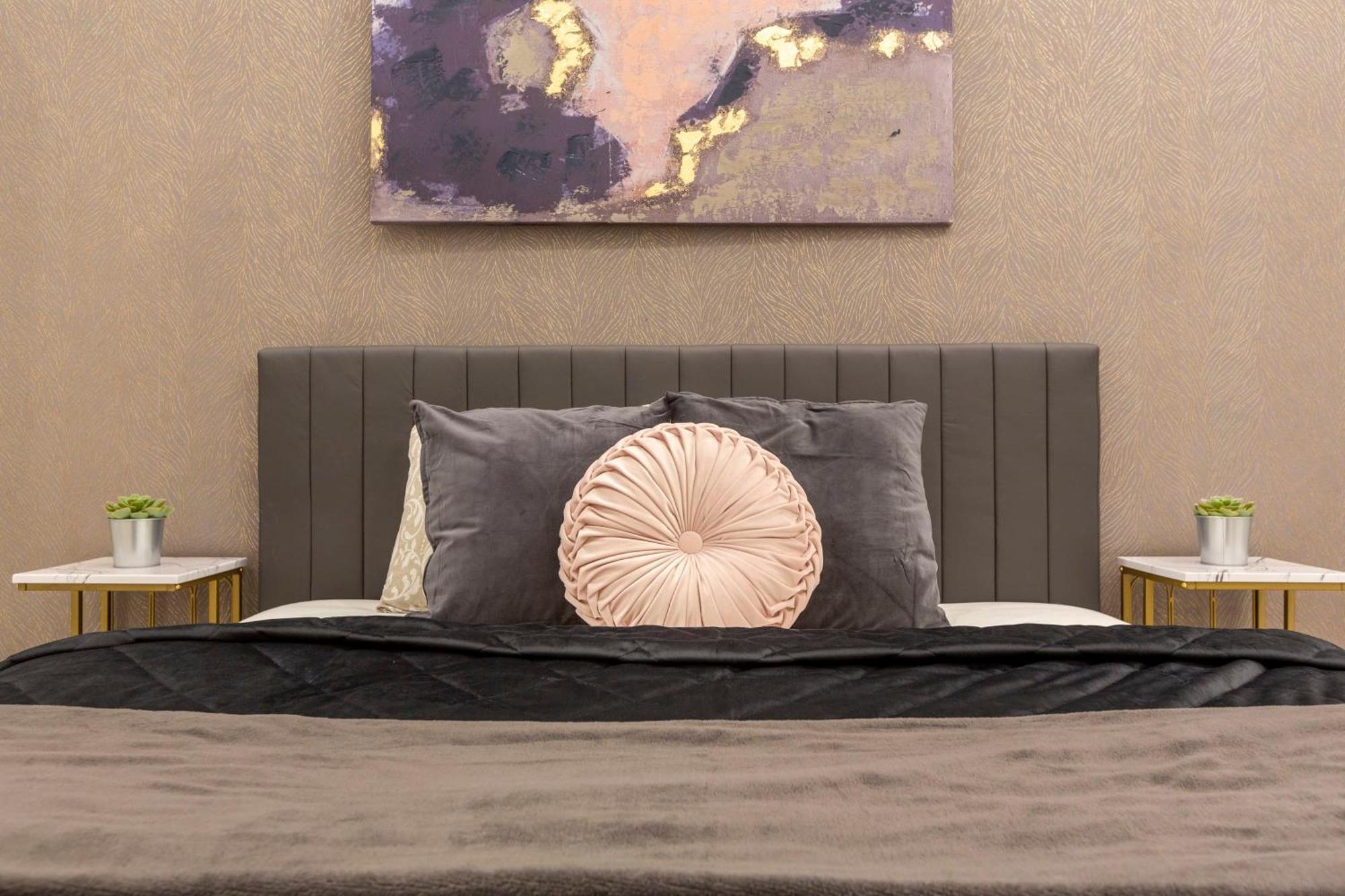Apartment Quiet Center Near Heroes Square By Cavaland