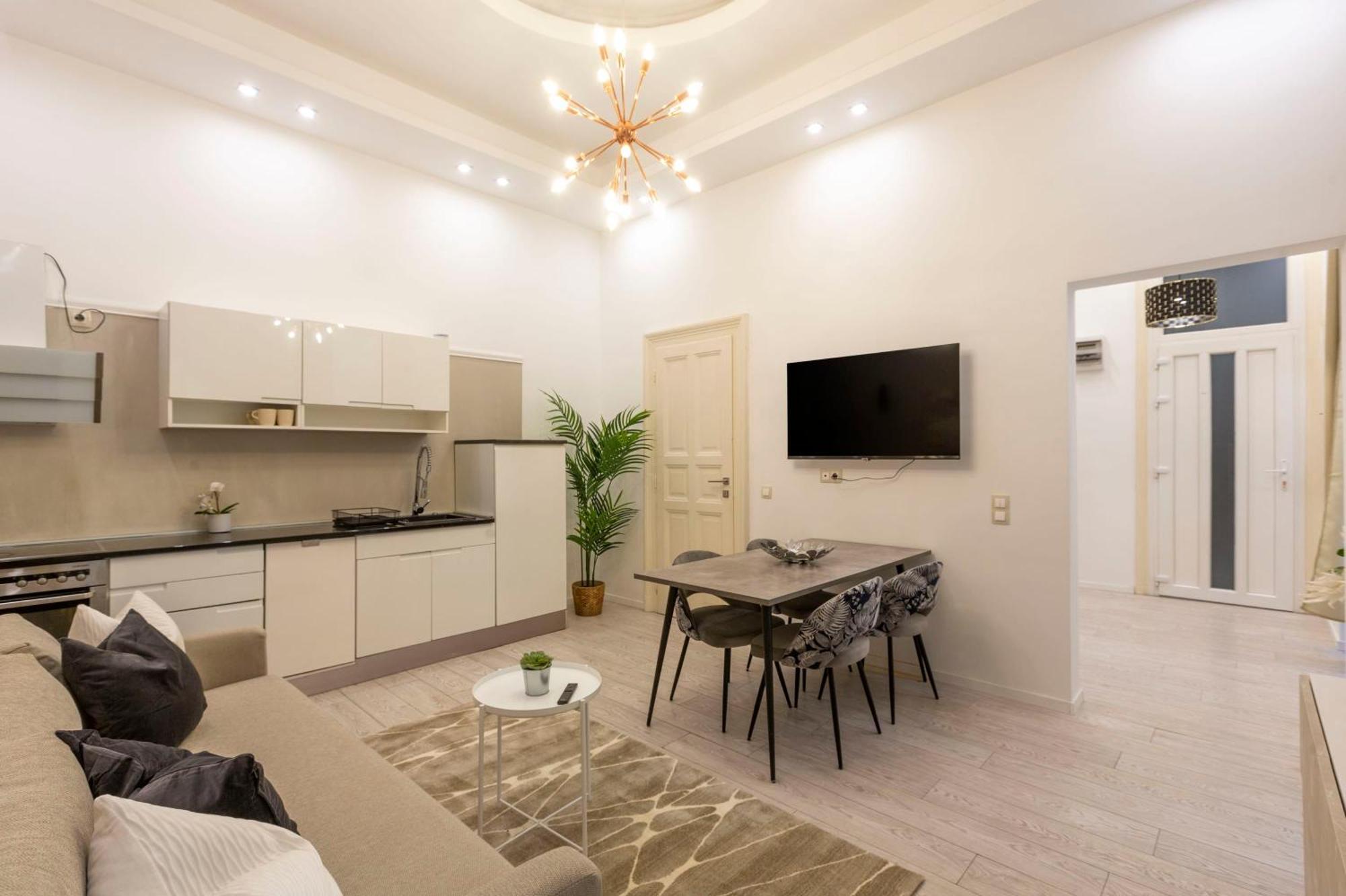 Quiet Center Near Heroes Square By Cavaland Apartment Budapest